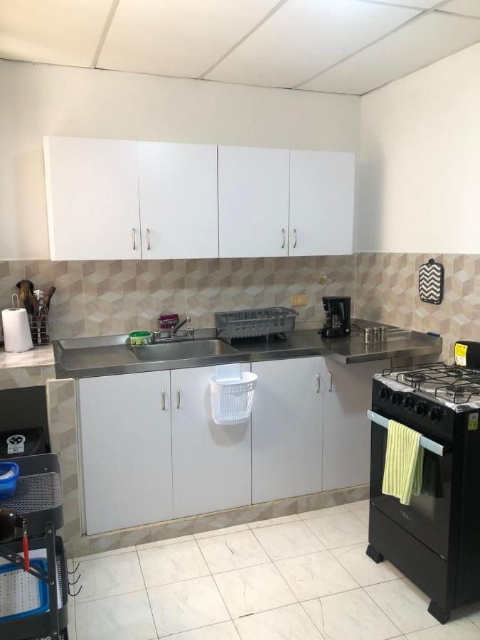 Habitaciones Independientes Cerca Al Aeropuerto 1 Картахена Экстерьер фото