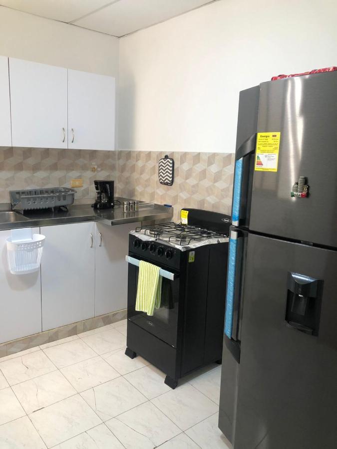 Habitaciones Independientes Cerca Al Aeropuerto 1 Картахена Экстерьер фото