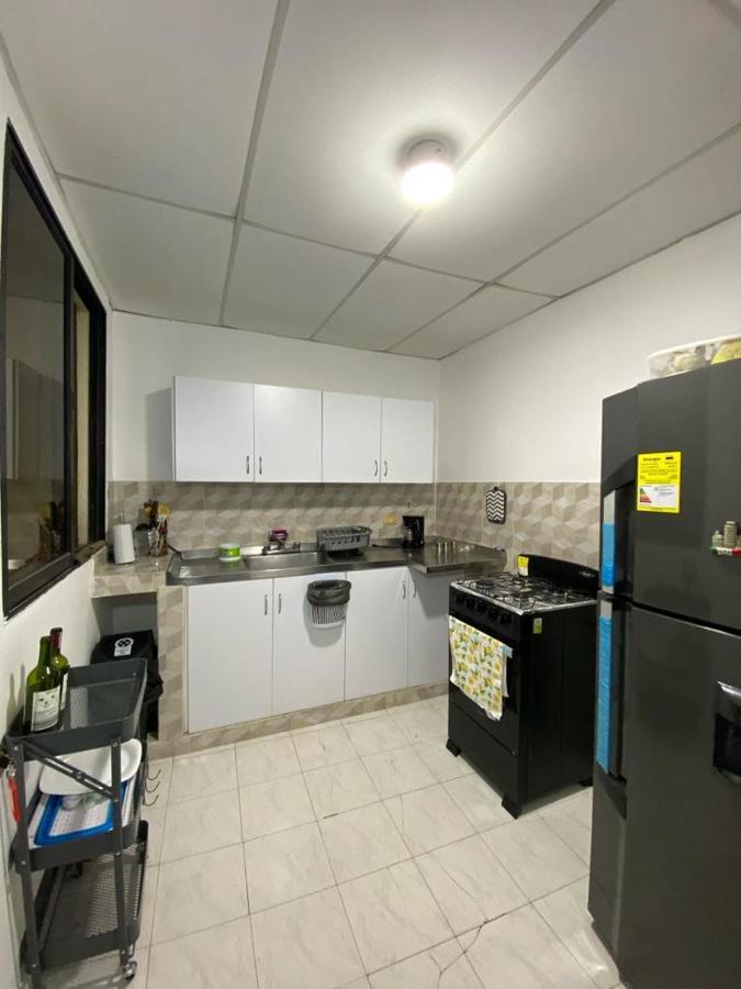 Habitaciones Independientes Cerca Al Aeropuerto 1 Картахена Экстерьер фото